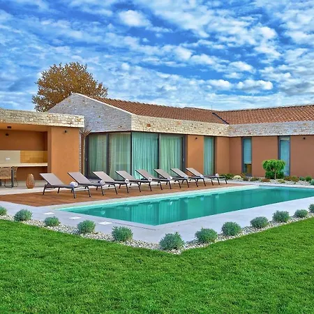 Villa Luxury Brand New With 360 Views! Brtonigla