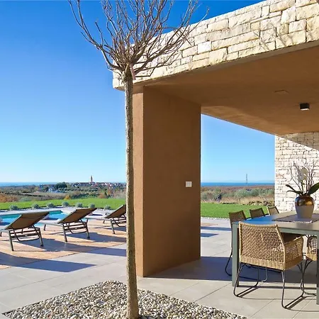 Luxury Brand New With 360 Views! Brtonigla
