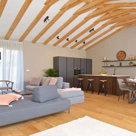 Luxury Brand New With 360 Views! Brtonigla